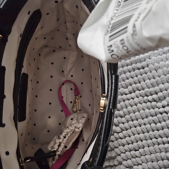 Customer Return On 34th Black Lilianna Woven Bucket Bag  missing crossbody strap - Picture 10 of 10